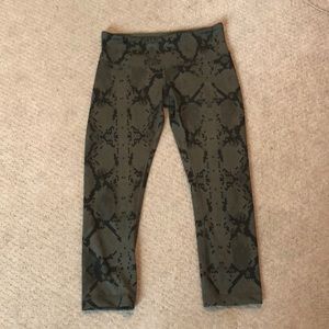 Lululemon snake skin/geometric pattern leggings